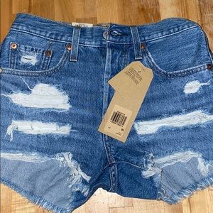 SZ 24 High Rise Levi’s Shorts NWT